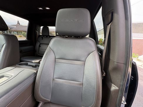 Used 2021 GMC Sierra 3500 Denali w/ Denali Ultimate Package AWD/4WD image 16