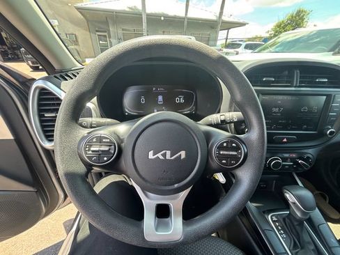 Used 2023 Kia Soul LX w/ Option Group 015 FWD image 10