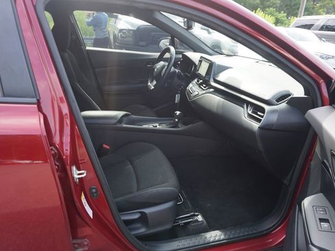 Used 2018 Toyota C-HR XLE FWD image 12