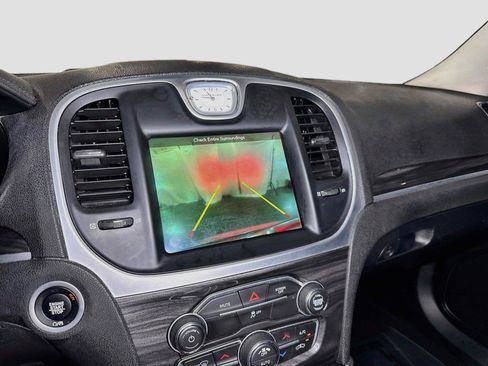 Used 2019 Chrysler 300 Touring w/ Chrome Appearance Package RWD image 17