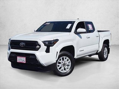 Used 2025 Toyota Tacoma SR5 AWD/4WD image 1