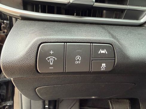 Used 2023 Hyundai Elantra SE FWD image 18