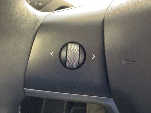 Used 2023 Tesla Model Y Long Range image 21