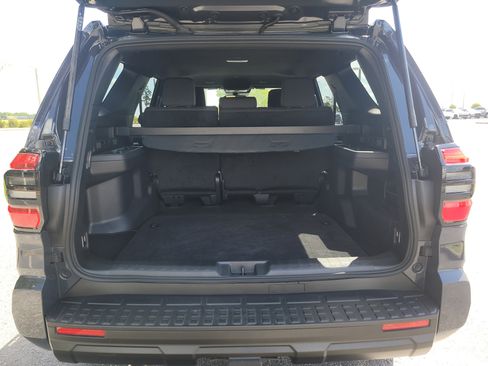 Used 2025 Toyota 4Runner SR5 AWD/4WD image 11