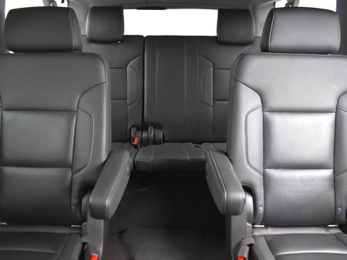 Used 2020 Chevrolet Suburban LT image 28