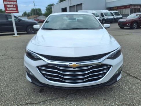 Used 2023 Chevrolet Malibu LT image 2