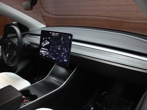 Used 2020 Tesla Model Y Long Range image 26