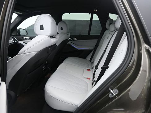 Used 2023 BMW X5 xDrive40i w/ Premium Package image 16