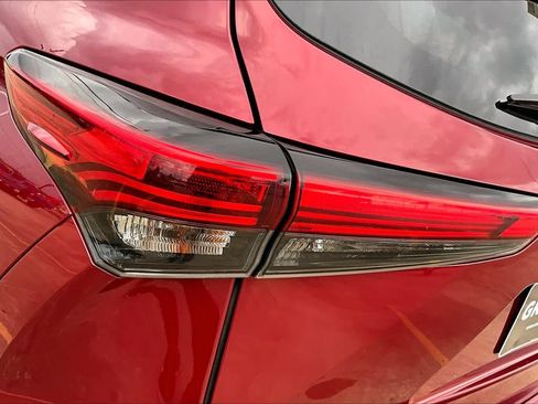 Used 2021 Toyota Highlander XLE image 28