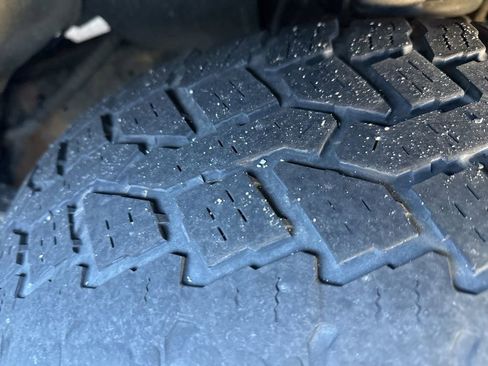 Used 2011 Toyota Tundra 4x4 Double Cab w/ Tow Pkg image 4