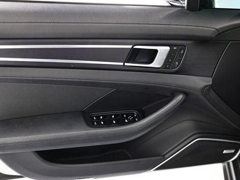 Used 2022 Porsche Panamera image 18