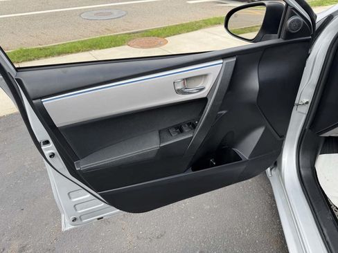 Used 2016 Toyota Corolla LE FWD image 11