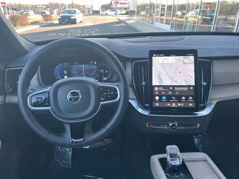 Used 2025 Volvo XC90 B5 Plus image 18