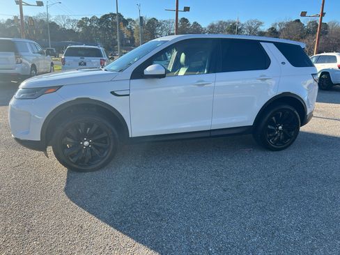 Used 2020 Land Rover Discovery Sport SE image 14