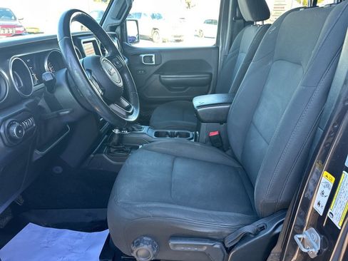 Used 2018 Jeep Wrangler Unlimited Sport S image 57