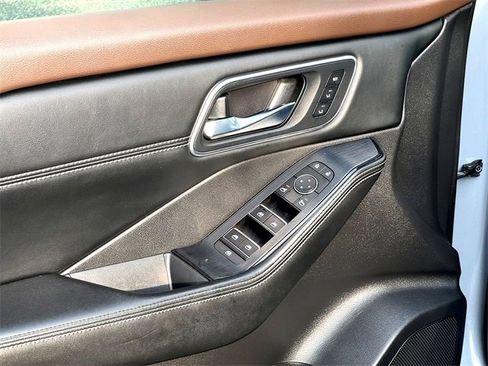 Used 2021 Nissan Rogue SL image 12