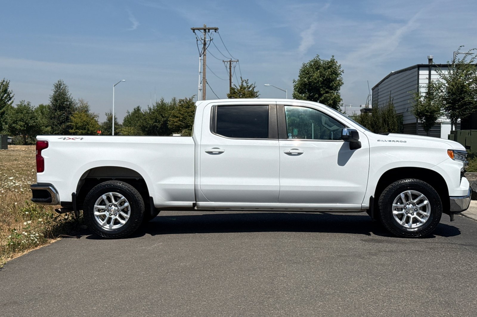 Used 2023 Chevrolet Silverado 1500 LT AWD/4WD image 2