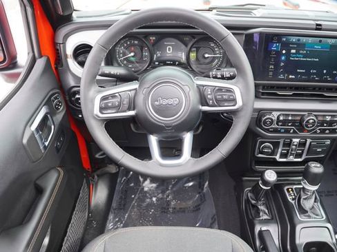 Certified 2025 Jeep Wrangler Unlimited Sahara w/ Safety Group image 21