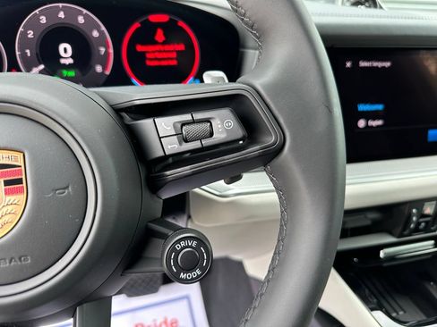 Certified 2025 Porsche Cayenne E-Hybrid AWD/4WD image 20