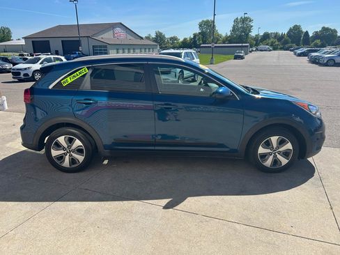 Used 2019 Kia Niro LX FWD image 4