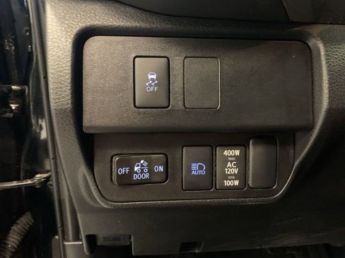 Used 2023 Toyota Tacoma TRD Off-Road w/ Technology Package AWD/4WD image 10