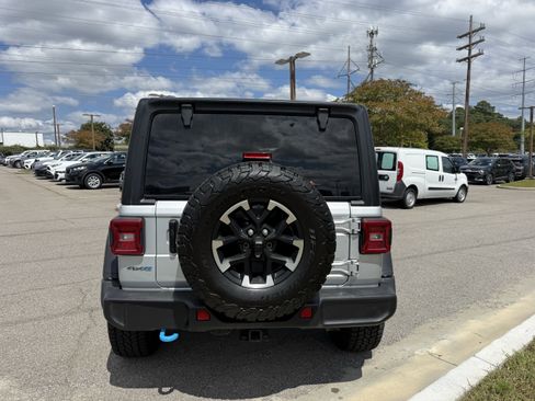 Used 2024 Jeep Wrangler Unlimited Rubicon 4xe image 16