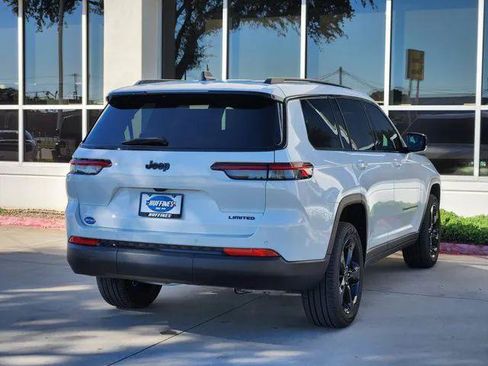 Certified 2025 Jeep Grand Cherokee L Limited w/ Black Appearance Package RWD image 7