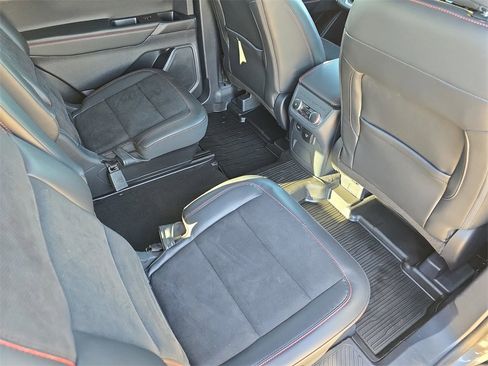 Used 2025 Ford Explorer ST image 11