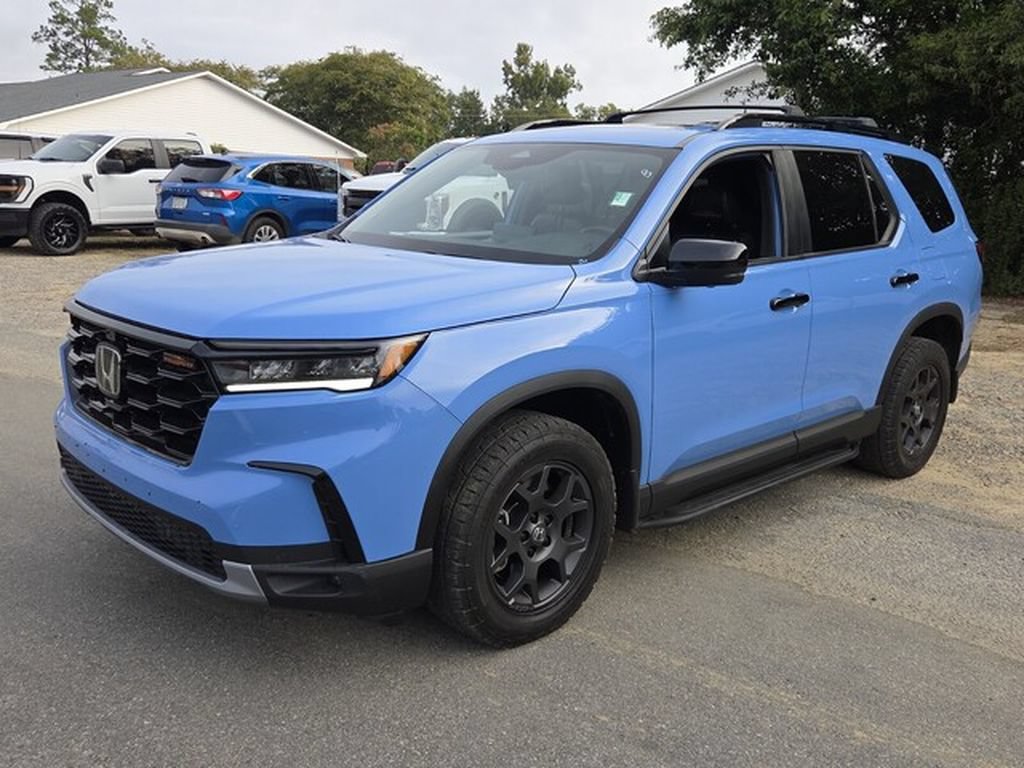 Used 2025 Honda Pilot TrailSport image 4