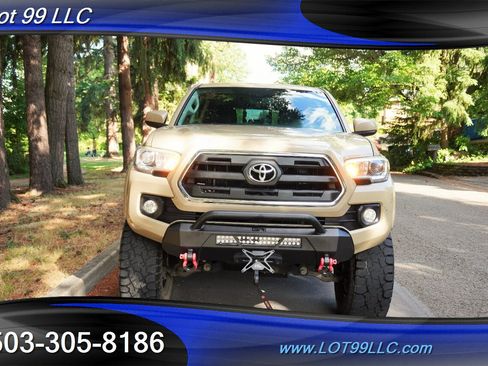 Used 2017 Toyota Tacoma SR5 w/ Tow Package AWD/4WD image 6