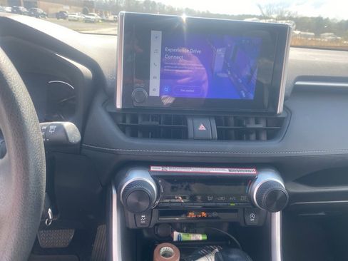 Used 2024 Toyota RAV4 LE image 9