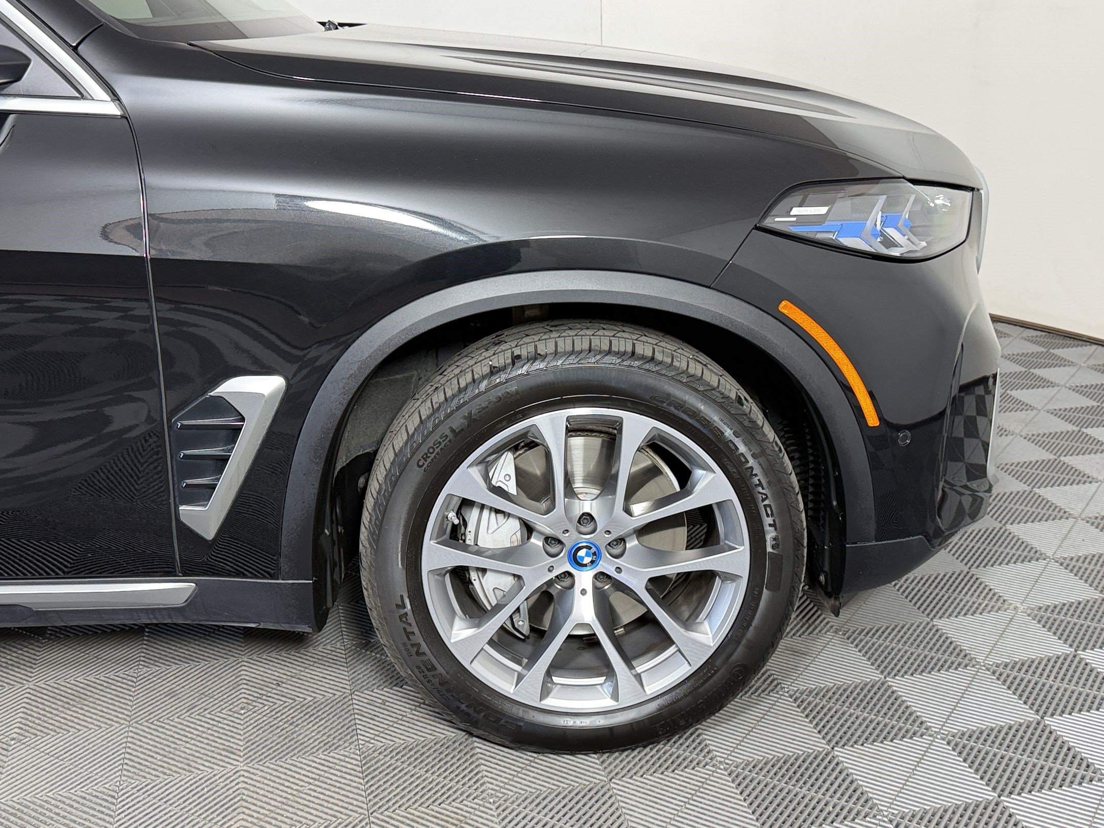 Used 2025 BMW X5 xDrive50e AWD/4WD image 13