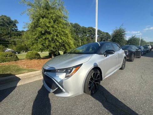 Used 2020 Toyota Corolla XSE FWD image 3