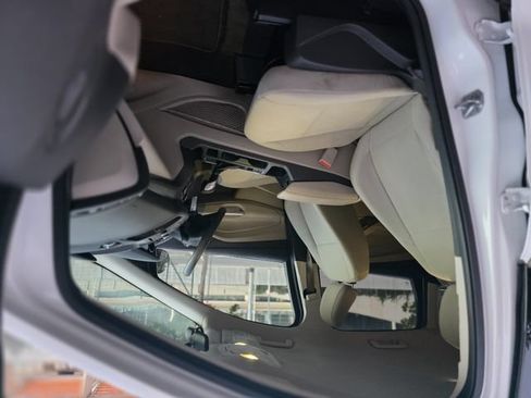 Used 2018 Ford Escape SE FWD image 25