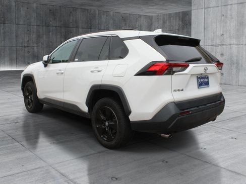 Used 2020 Toyota RAV4 XLE AWD/4WD image 4