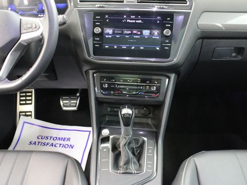 Used 2023 Volkswagen Tiguan SE R-Line image 21