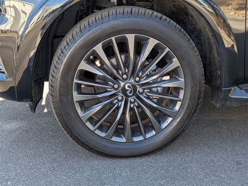 Used 2024 INFINITI QX80 Sensory image 10