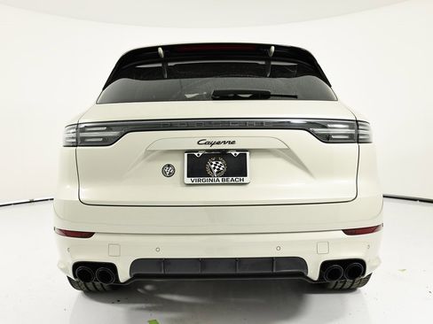 Used 2023 Porsche Cayenne image 6