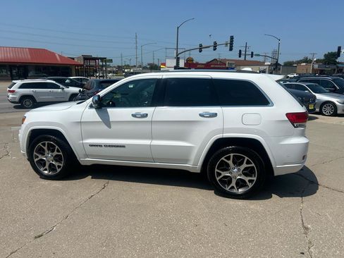 Used 2019 Jeep Grand Cherokee Overland AWD/4WD image 6