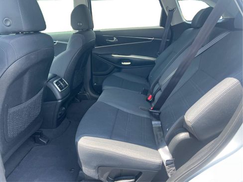 Used 2020 Kia Sorento LX FWD image 11