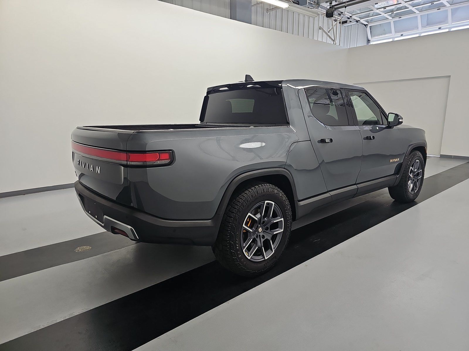 Used 2022 Rivian R1T Launch Edition AWD/4WD image 5