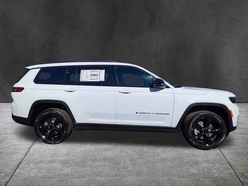 New 2025 Jeep Grand Cherokee L Altitude AWD/4WD image 3
