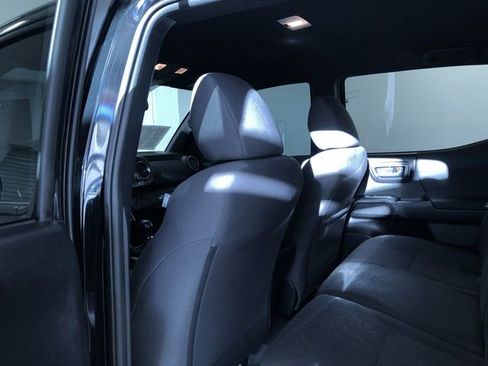 Used 2019 Toyota Tacoma TRD Sport image 14