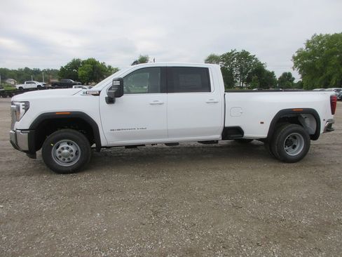New 2026 GMC Sierra 3500 SLE w/ SLE Value Package AWD/4WD image 9