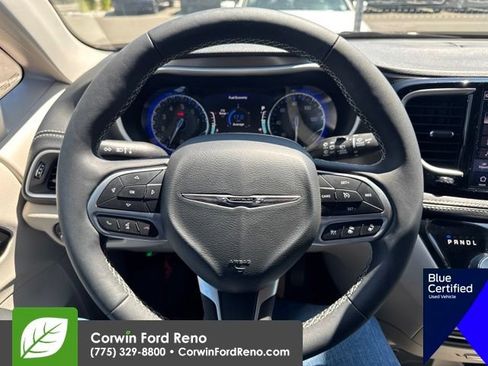 Used 2024 Chrysler Pacifica Touring-L AWD/4WD image 17