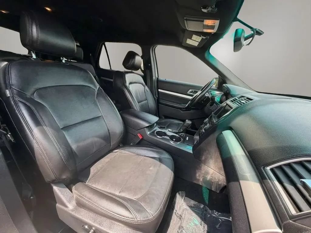 Used 2016 Ford Explorer XLT w/ Equipment Group 202A FWD image 16