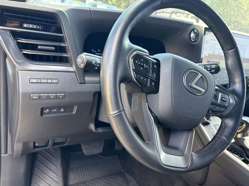 Used 2024 Lexus GX 550 w/ Accessory Package (Z1) AWD/4WD image 12