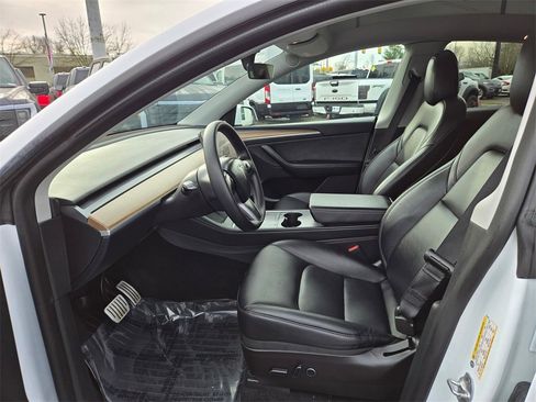 Used 2023 Tesla Model Y Performance image 12
