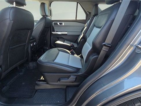 Used 2022 Ford Explorer XLT w/ Equipment Group 202A image 24