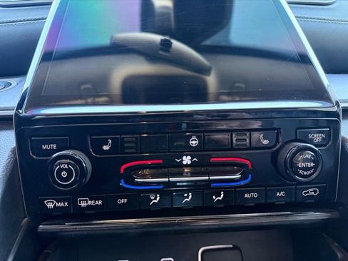 Used 2024 Jeep Grand Cherokee L Limited w/ Black Appearance Package image 4